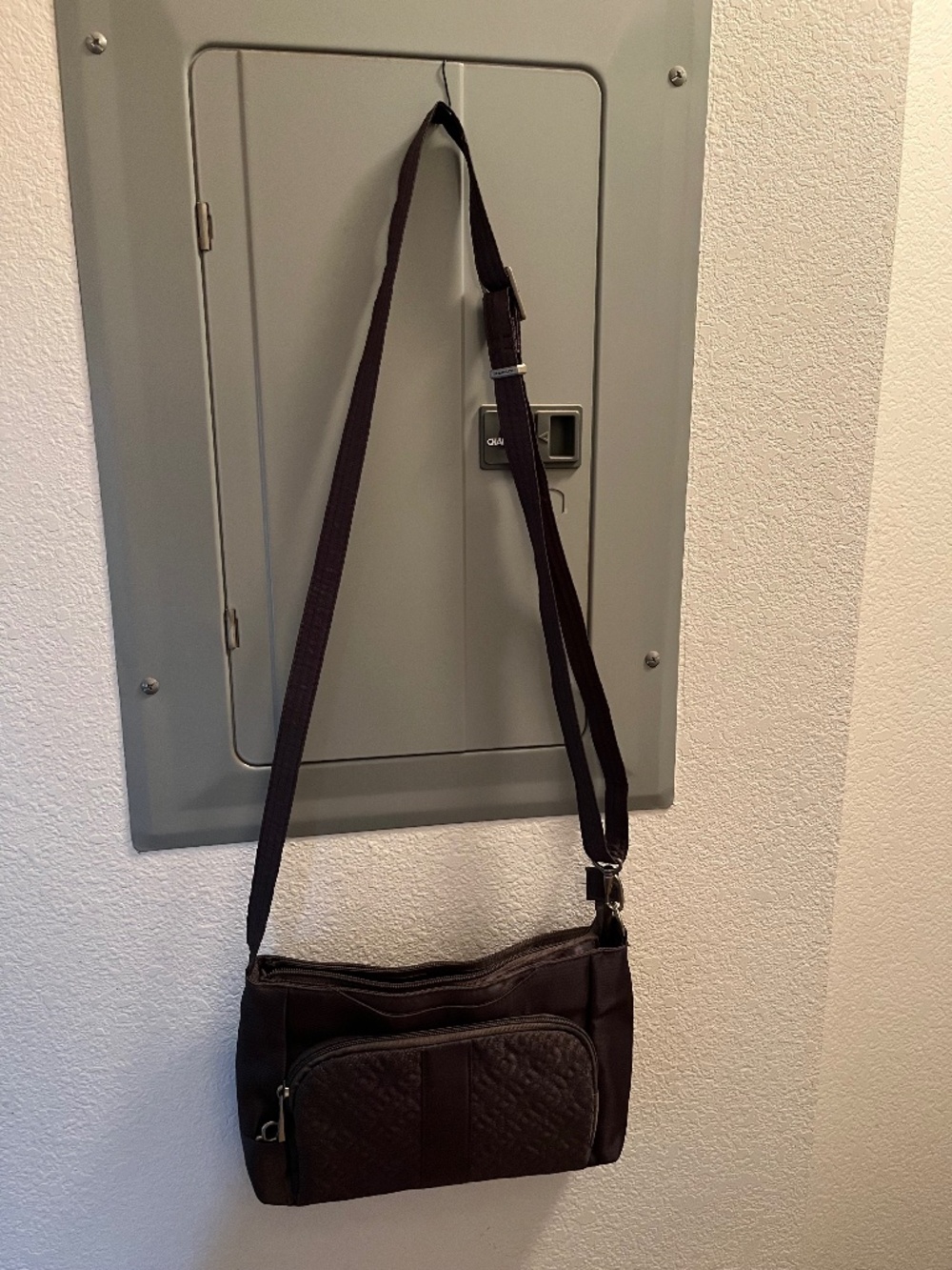 TRAVELON purse dark grey magenta lining